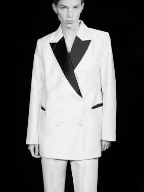 H&M
Women's White Double-Breasted Blazer with Black Lapel